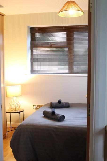 Cosy 3 Bedroom 2 Bathroom House With Parking Sheldon  Екстериор снимка