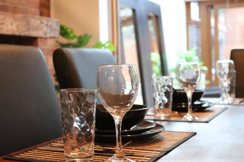 Cosy 3 Bedroom 2 Bathroom House With Parking Sheldon  Екстериор снимка