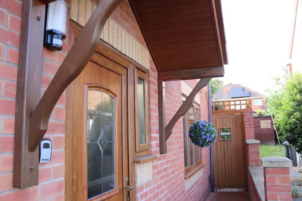 Cosy 3 Bedroom 2 Bathroom House With Parking Sheldon  Екстериор снимка