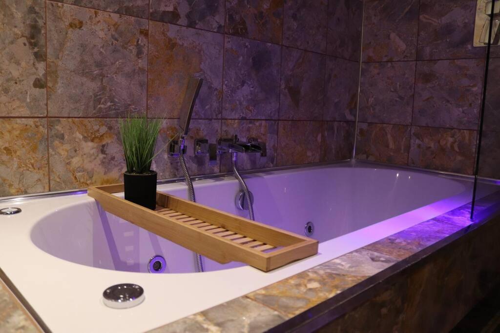 Cosy 3 Bedroom 2 Bathroom House With Parking Sheldon  Екстериор снимка