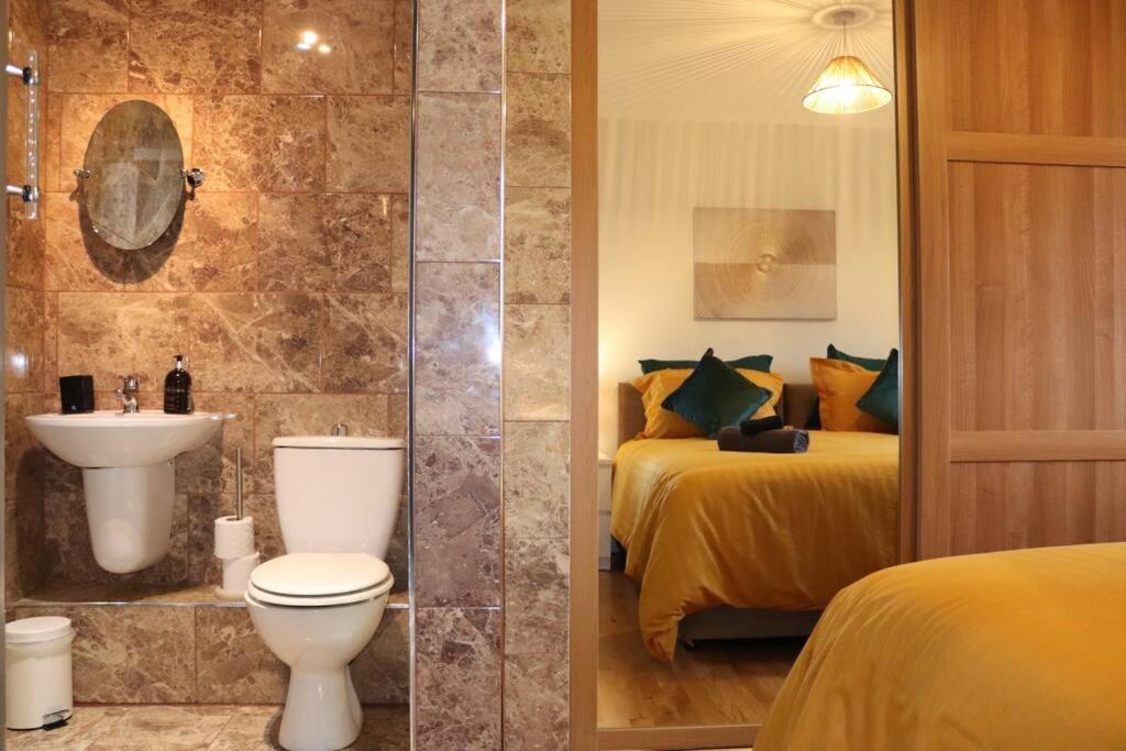 Cosy 3 Bedroom 2 Bathroom House With Parking Sheldon  Екстериор снимка