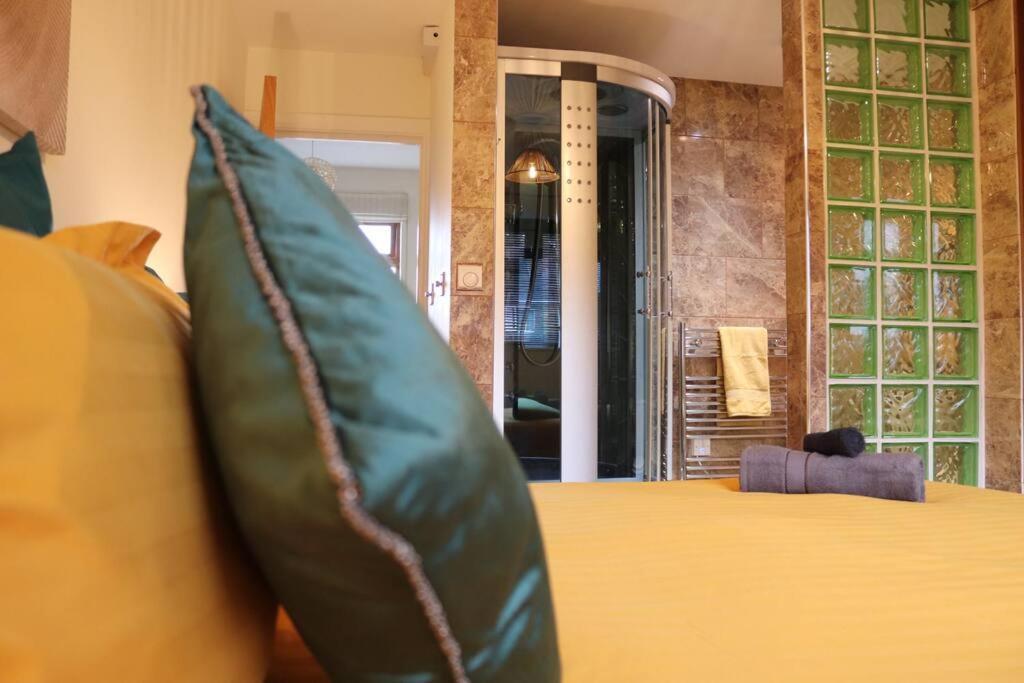 Cosy 3 Bedroom 2 Bathroom House With Parking Sheldon  Екстериор снимка